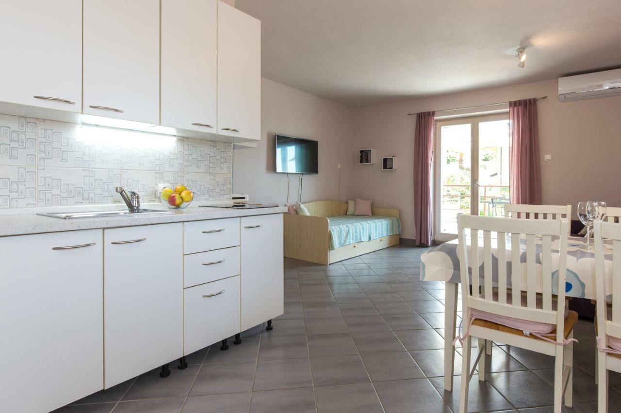 Apartments Marta Krk Town Exterior foto